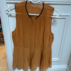 Like New BB Dakota Top